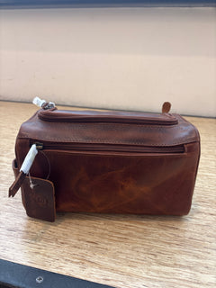 The Dopp Kit - Full-Grain Leather Toiletry Bag — view 7