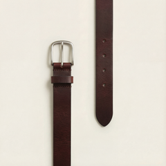 Bellvari Forge leather belt detail of hexagonal buckle. — view 2